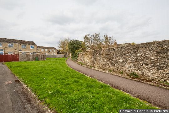 Cirencester Arm - former canal boundary wall