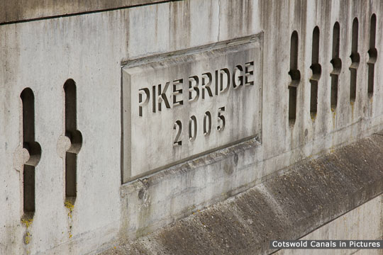 Pike Bridge, Eastington