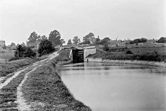 1904 view of Siddington Second Lock, with bridge & wharf house just visible