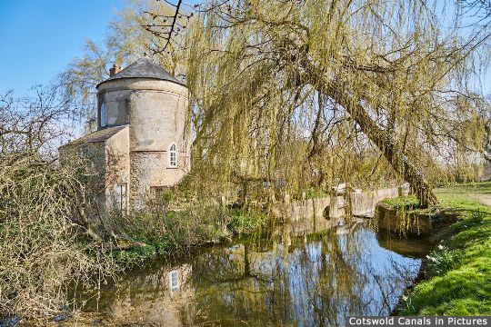 Cerney Wick Round House